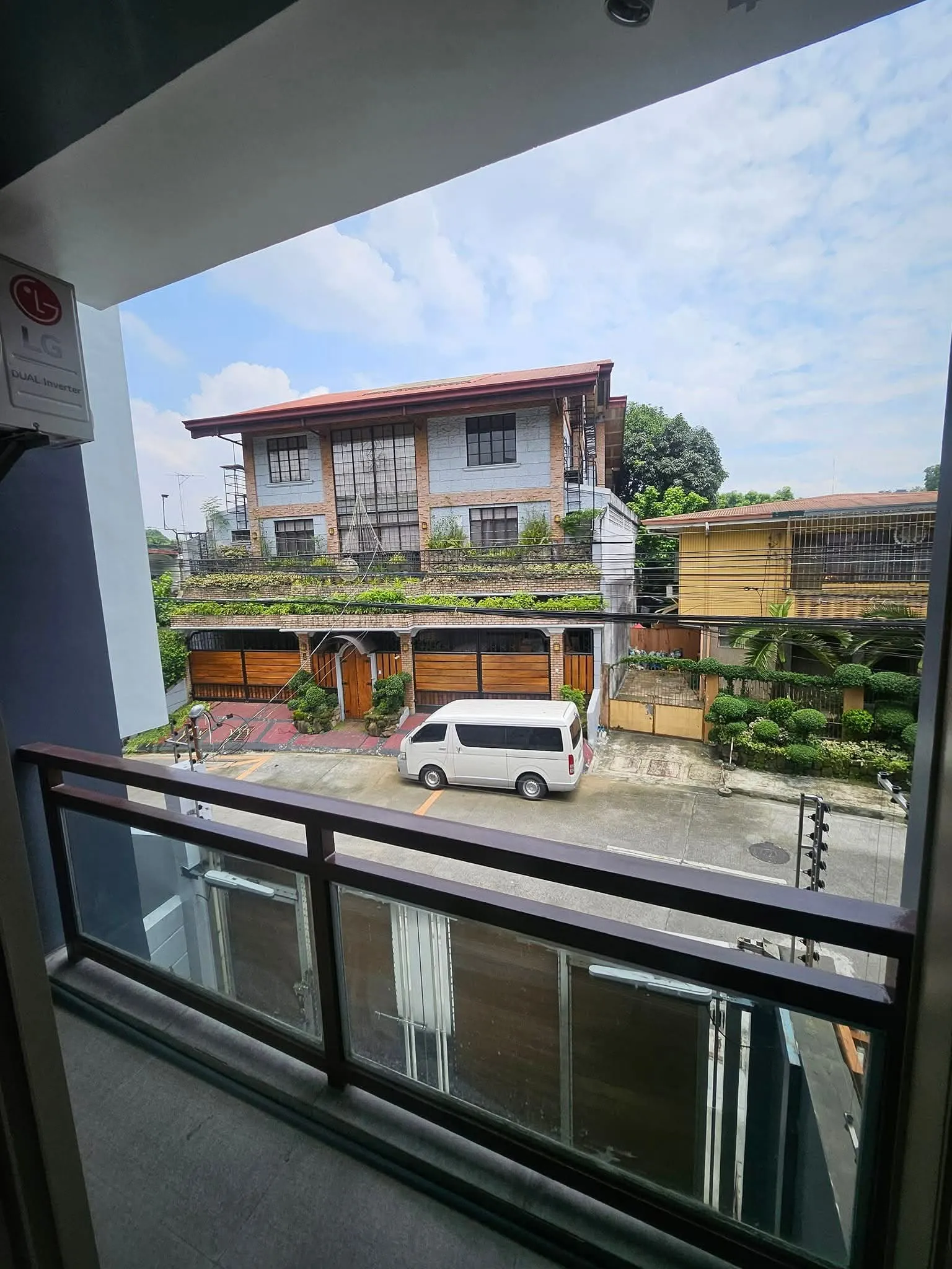 FULLY FURNISHED 3storey 4BEDROOM 5TOILET